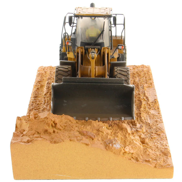 Cargador  Cat 966M Weathered Wheel Loader 1.50 Cat DM-85703