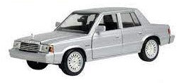 Auto Escala Plymouth Reliant 1983 - Color Silver - 1:24 - Motormax - 73336