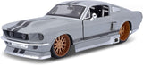 Auto Ford Mustang 1967 GT 5,0 Gris 1:24 MAISTO MTO-31094