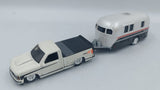 Auto 1993 Ford SVT Cobra/Car Trailer 1:64 MAISTO MTO-11368