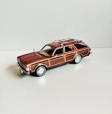 Auto Escala Chrysler LeBaron Town & Country 1979 - 1:24 - Motor Max - 73331AC