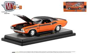 AUTO 1960 VW DELIVERY VAN,1970 DODGE CHALLENGER T/A 1:24 M2 40300-69 (A,B)