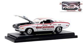 AUTO 1965 FORD MUSTANG FASTBACK 2+2,1971 DODGE CHALLENGER R/T HEMI 1:24 M2 40300-91(A,B)