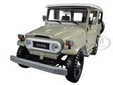 Auto Toyota FJ 40  ( Hard Top )  Beige / White Top 1:24 Motormax