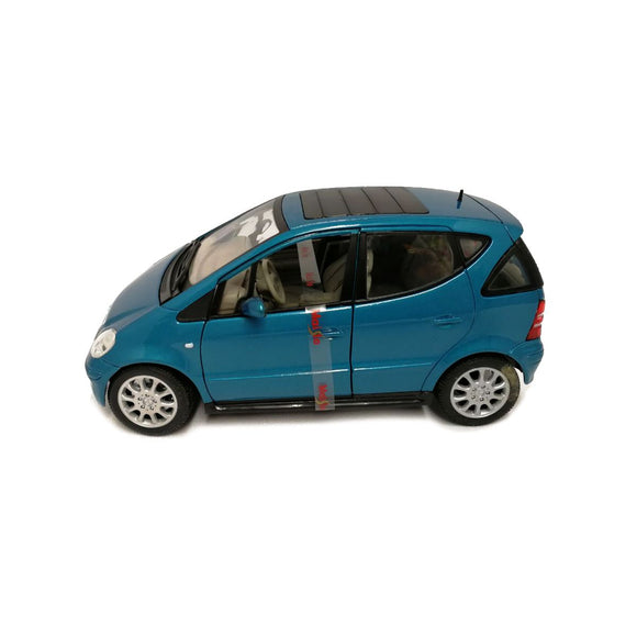 Auto Mercedes benz A-classic  1:18 color verde Maisto MTO-31841