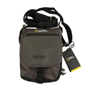 BOLSO TRAIL POLYESTER CON TAPA KHAKI NATIONAL GEOGRAPHIC  NG- N13404.11